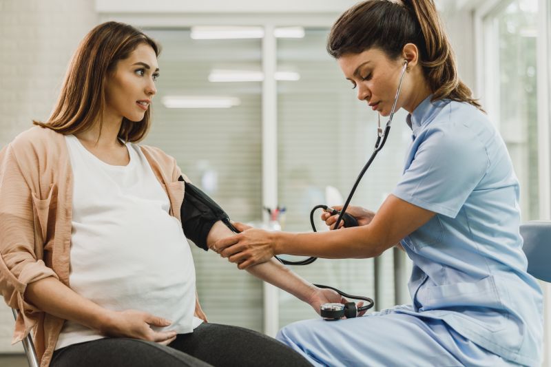 Nadciśnienie w czasie ciąży: co powinna wiedzieć przyszła mama