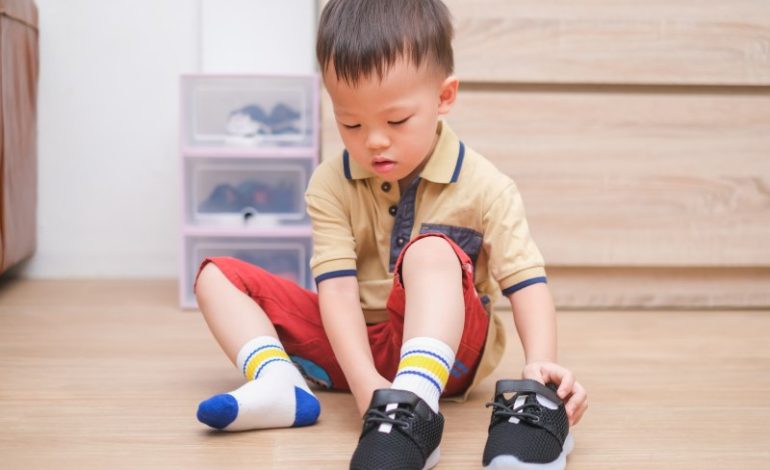 Jak dopasować obuwie dla najmłodszych