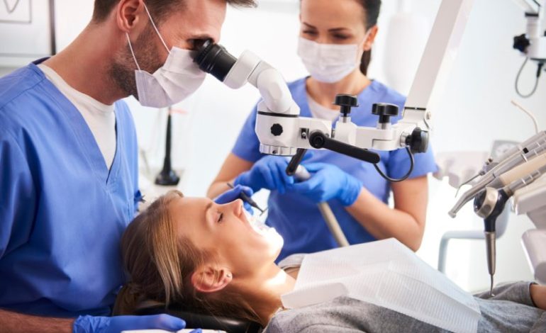 Leczenie zębów bez przepłacania – łączenie świadczeń NFZ z prywatną opieką